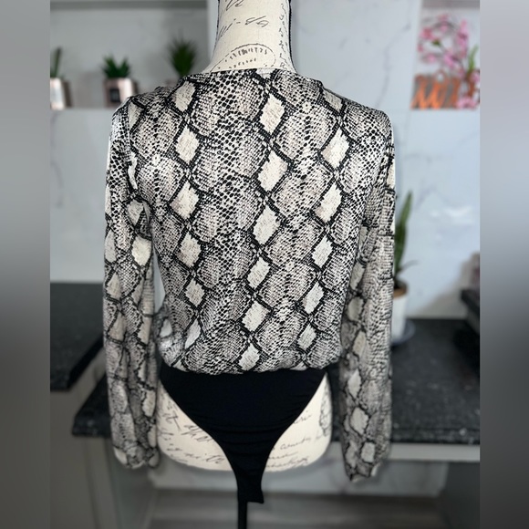 NWOT - Animal print, long sleeve, wrap bodysuit - SMALL - Picture 2 of 4